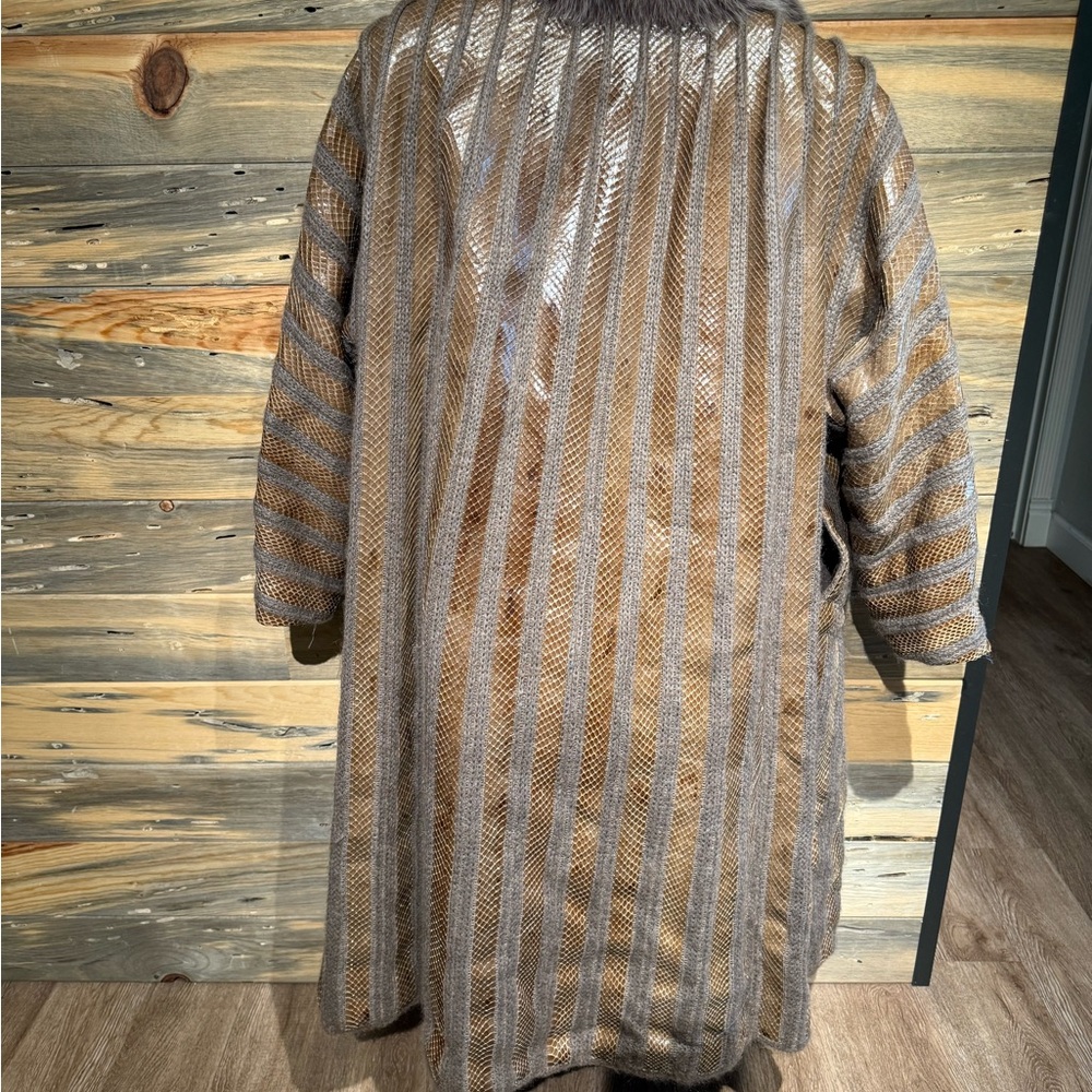 Elegant  Fur Trimmed Coat cashmere and python skin - Picture 2 of 5